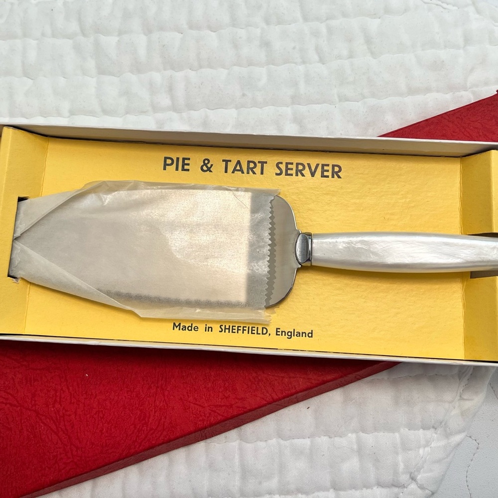 Brand New Vintage Sheffield Pie & Tart Server Mother of Pearl Handle In Orig Box - Picture 1 of 10